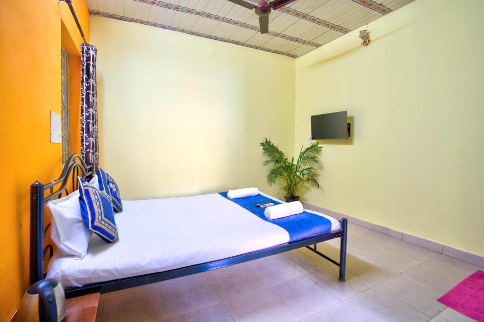 Hotel Savita Calangute Ngoại thất bức ảnh