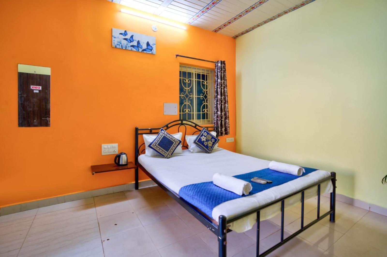 Hotel Savita Calangute Ngoại thất bức ảnh